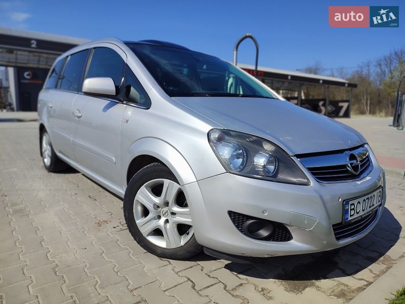 Opel Zafira 2011