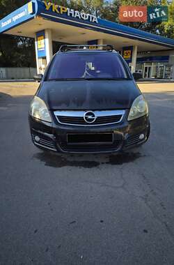 Минивэн Opel Zafira 2007 в Киеве