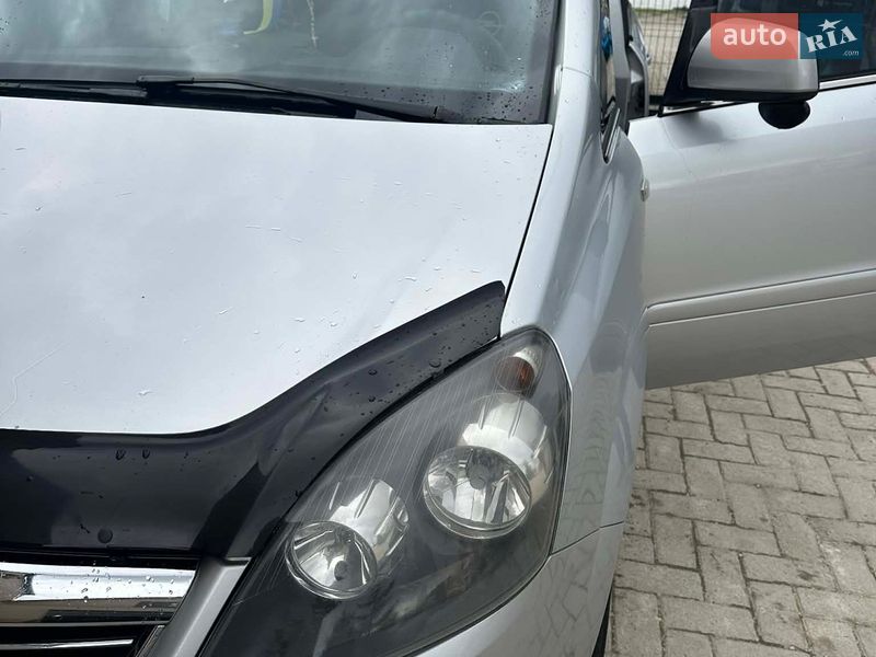 Мінівен Opel Zafira 2011 в Кам'янець-Подільському