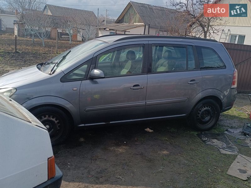 Минивэн Opel Zafira 2005 в Попельне