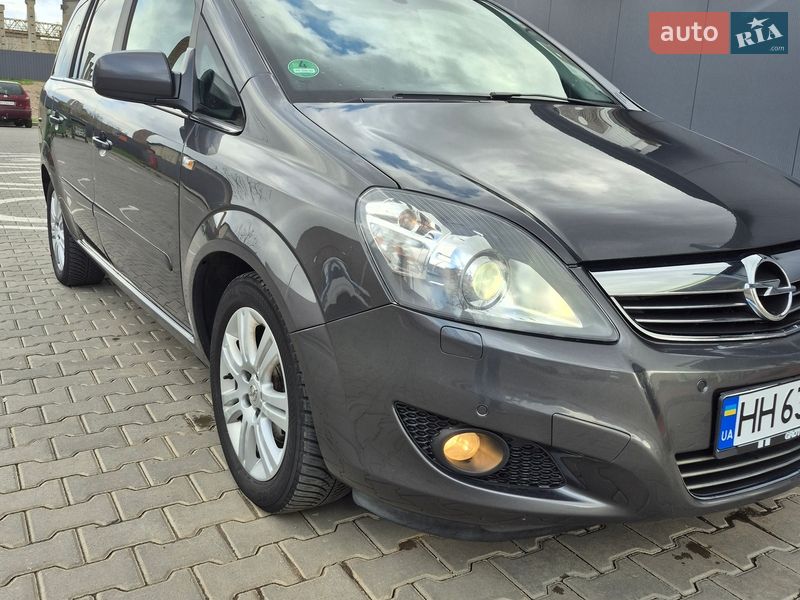 Opel Zafira 2011
