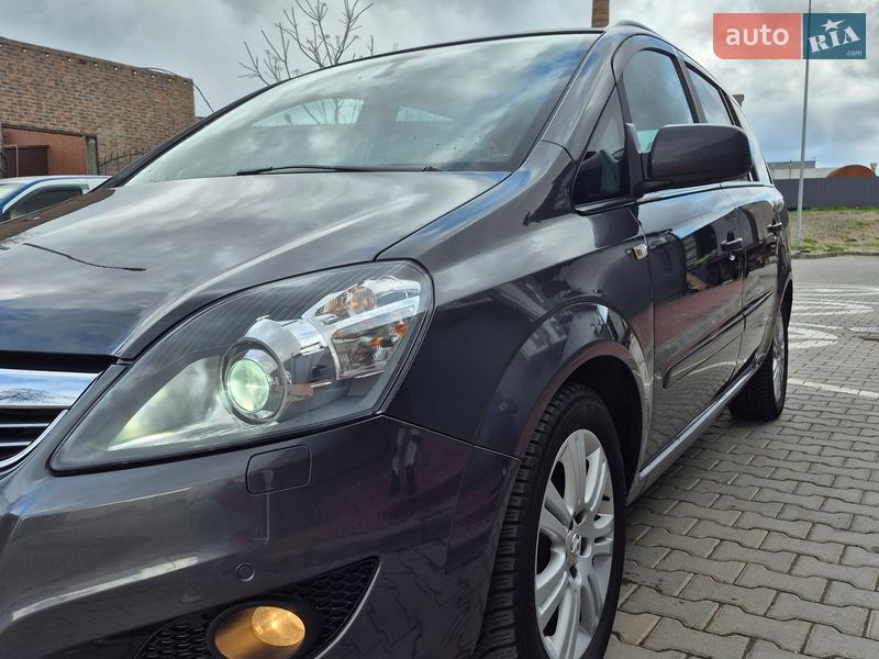 Мінівен Opel Zafira 2011 в Одесі