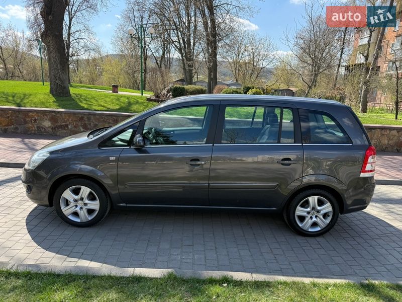 Минивэн Opel Zafira 2009 в Могилев-Подольске