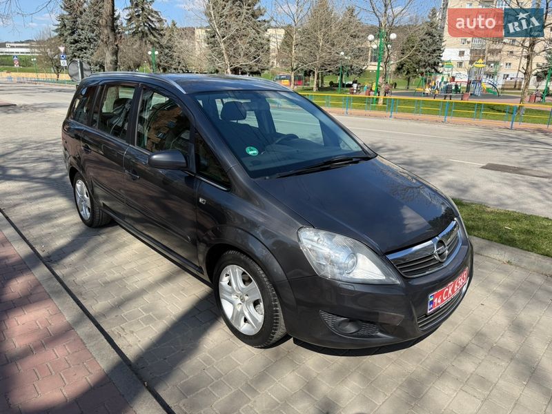 Минивэн Opel Zafira 2009 в Могилев-Подольске
