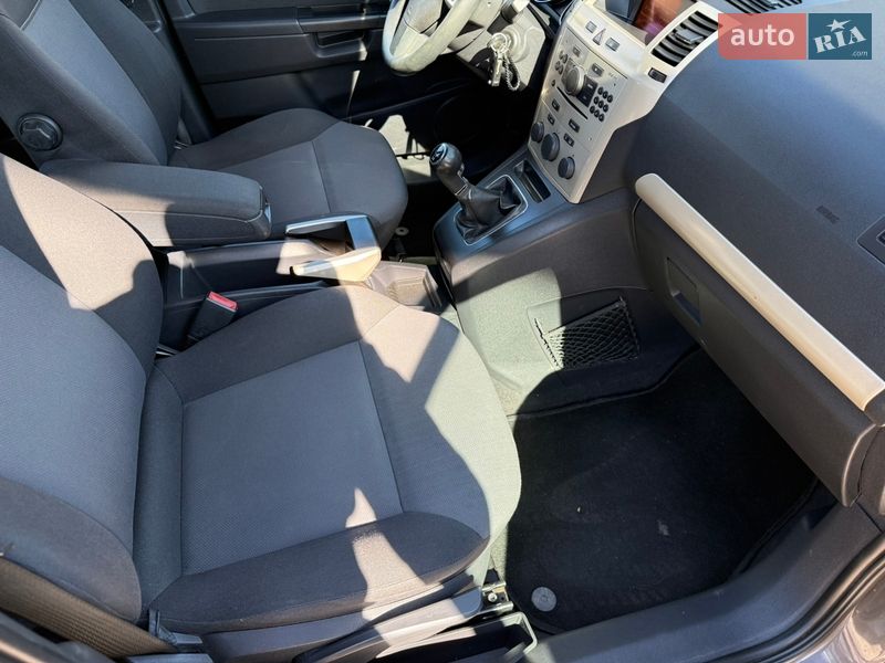 Минивэн Opel Zafira 2009 в Могилев-Подольске