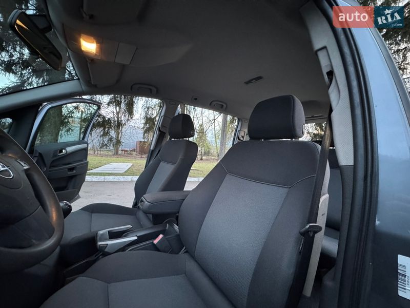 Минивэн Opel Zafira 2008 в Луцке