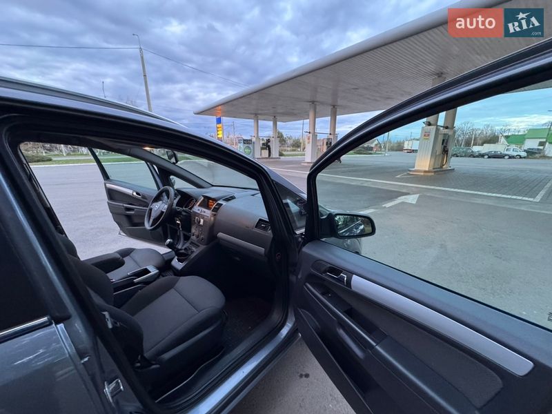 Минивэн Opel Zafira 2008 в Луцке