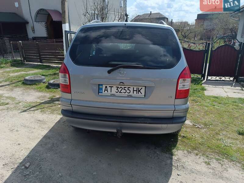 Мінівен Opel Zafira 2004 в Косові