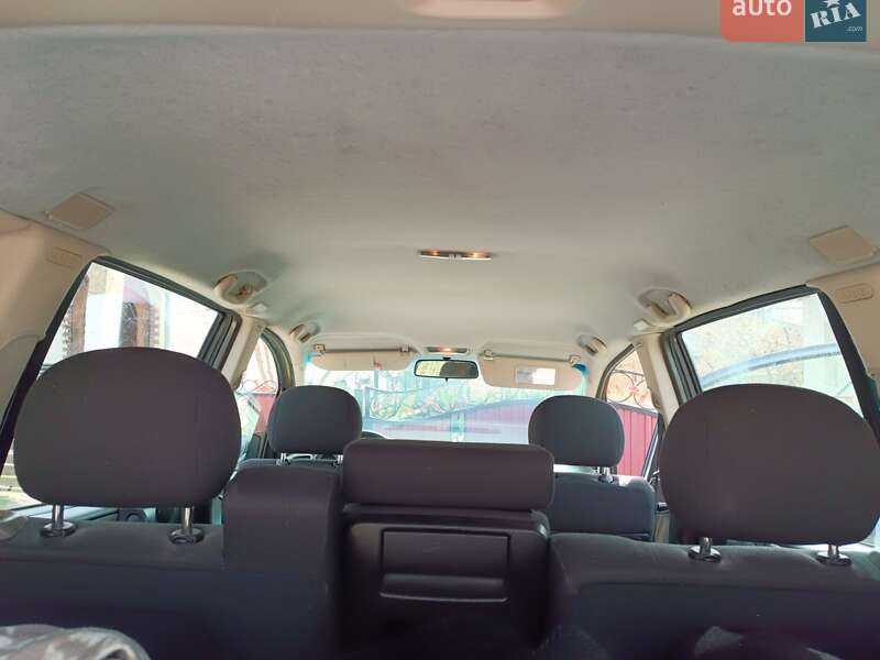 Мінівен Opel Zafira 2004 в Косові