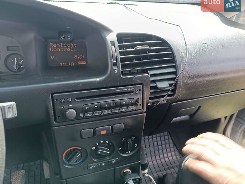 Мінівен Opel Zafira 2004 в Косові