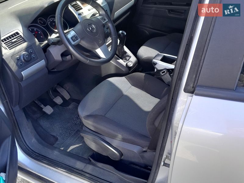 Мінівен Opel Zafira 2009 в Тернополі