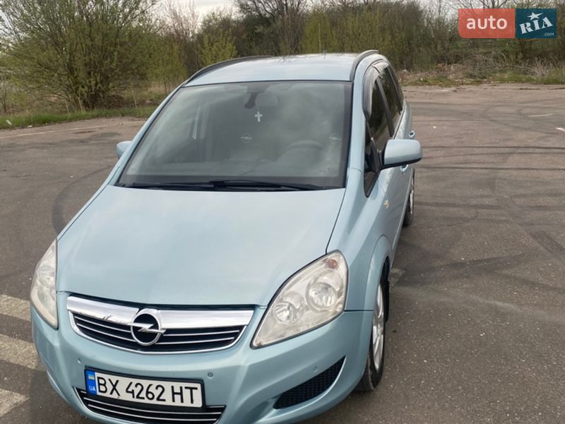 Минивэн Opel Zafira 2009 в Волочиске