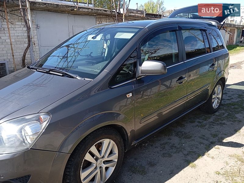 Opel Zafira 2012