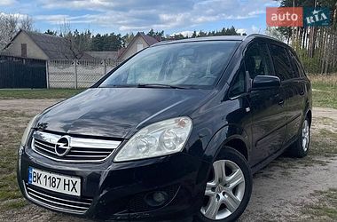 Минивэн Opel Zafira 2008 в Цумани
