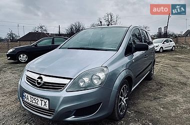 Минивэн Opel Zafira 2011 в Смеле