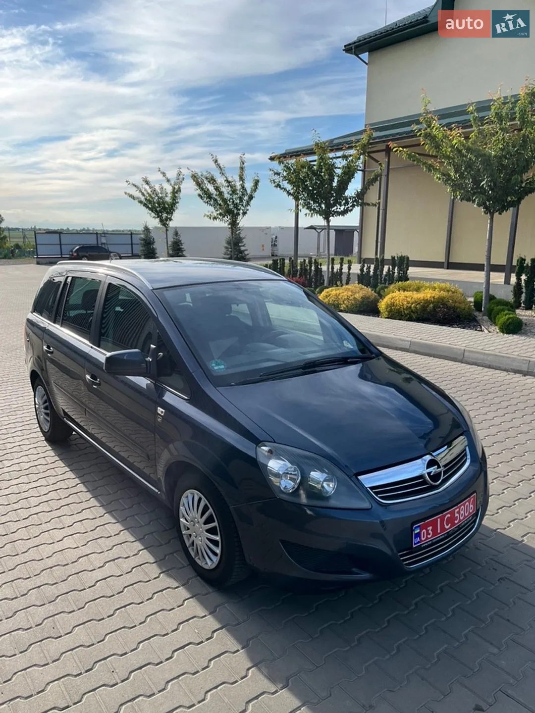 2010 Opel Zafira - мініатюра 2