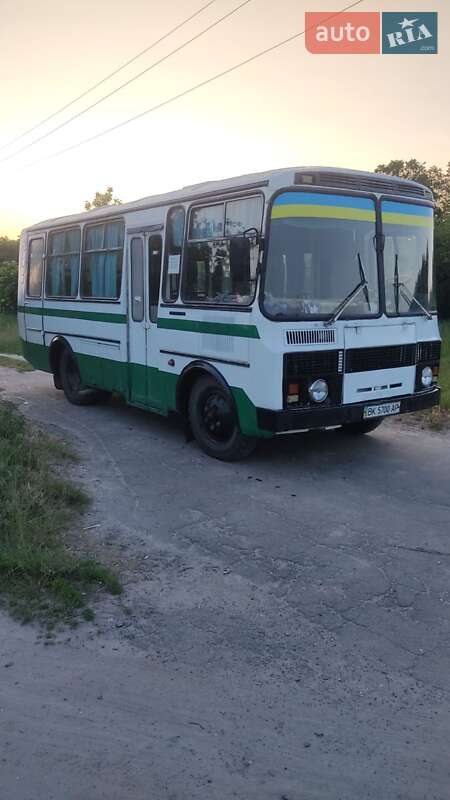 Городской автобус ПАЗ 3205 1992 в Сарнах