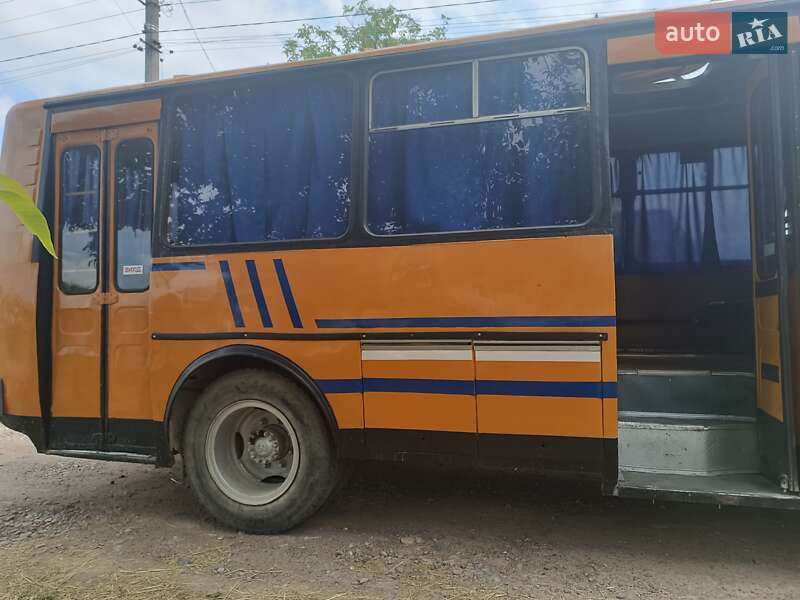 Пригородный автобус ПАЗ 3205 2003 в Трускавце