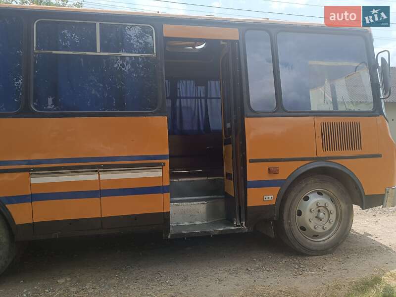 Пригородный автобус ПАЗ 3205 2003 в Трускавце