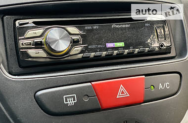 Хетчбек Peugeot 107 2012 в 