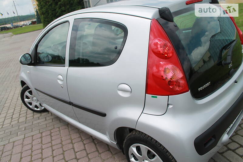 Хетчбек Peugeot 107 2011 в Дрогобичі