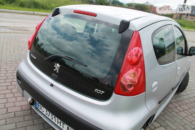 Хетчбек Peugeot 107 2011 в Дрогобичі