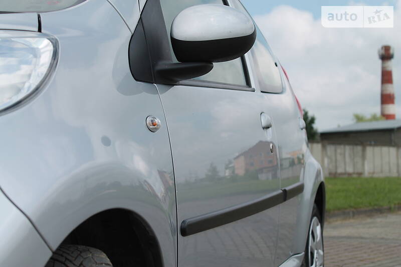 Хетчбек Peugeot 107 2011 в Дрогобичі