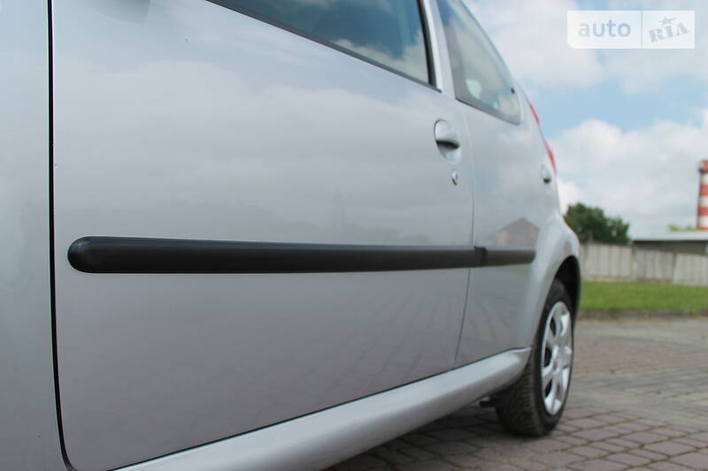 Хетчбек Peugeot 107 2011 в Дрогобичі