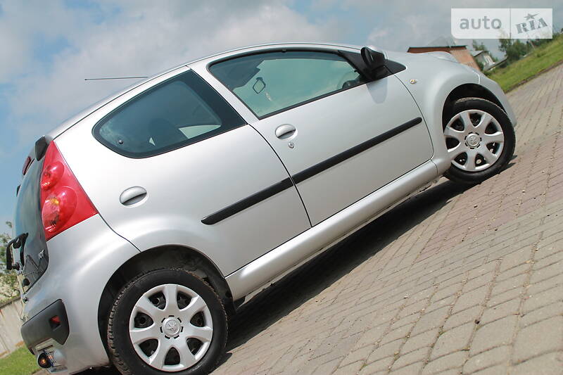 Хетчбек Peugeot 107 2011 в Дрогобичі