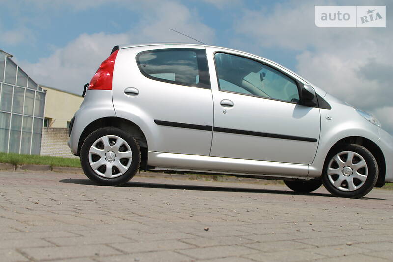 Хетчбек Peugeot 107 2011 в Дрогобичі