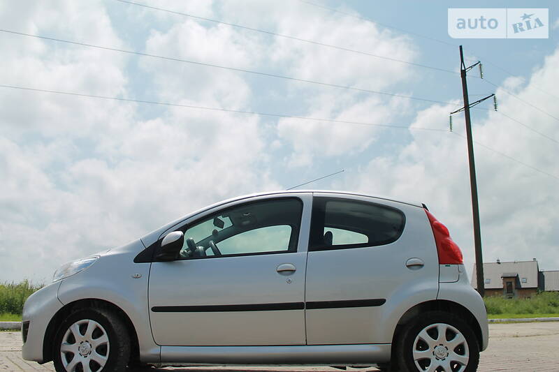Хетчбек Peugeot 107 2011 в Дрогобичі