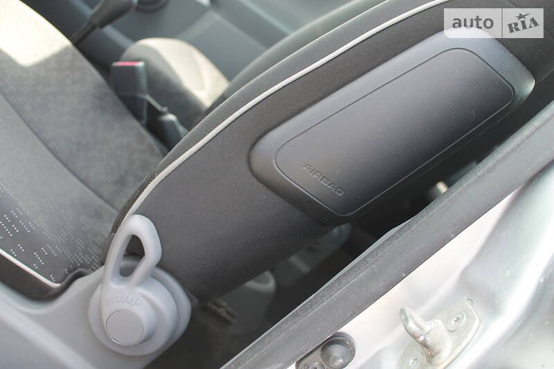 Хетчбек Peugeot 107 2011 в Дрогобичі