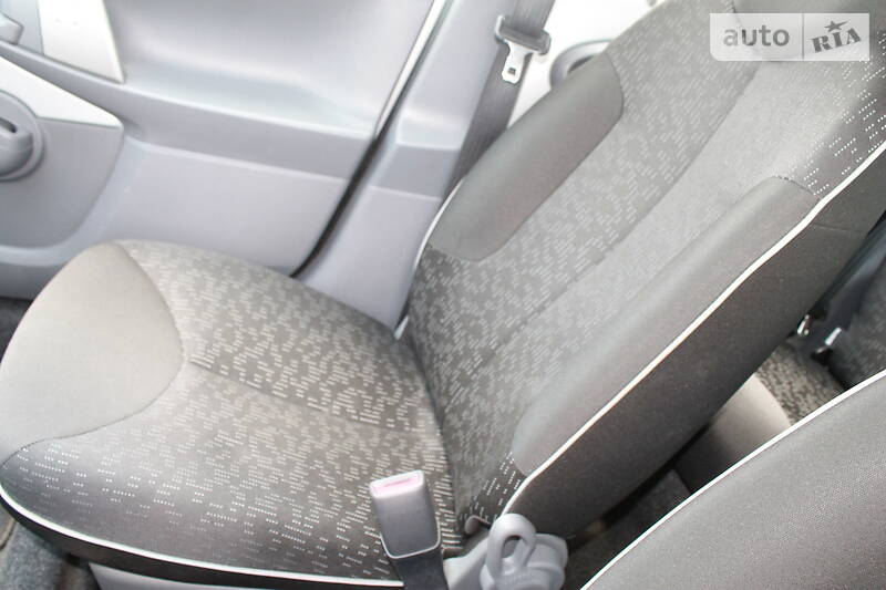 Хетчбек Peugeot 107 2011 в Дрогобичі