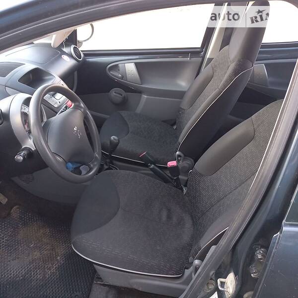 Хетчбек Peugeot 107 2010 в Івано-Франківську