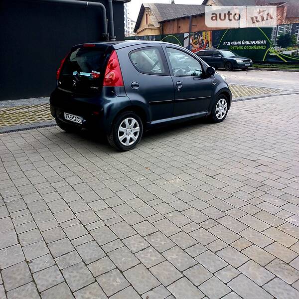 Хетчбек Peugeot 107 2010 в Івано-Франківську