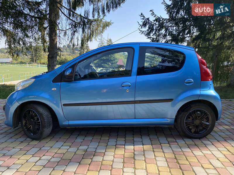 Хэтчбек Peugeot 107 2006 в Галиче