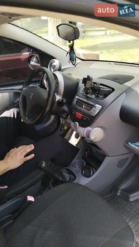 Хэтчбек Peugeot 107 2007 в 