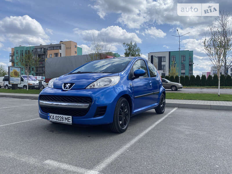 Хэтчбек Peugeot 107 2011 в Софиевской Борщаговке