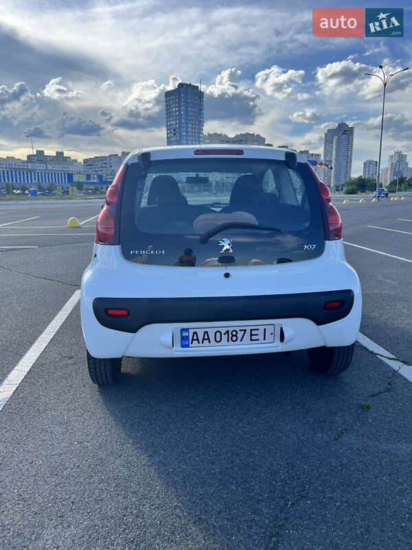 Хэтчбек Peugeot 107 2012 в Киеве