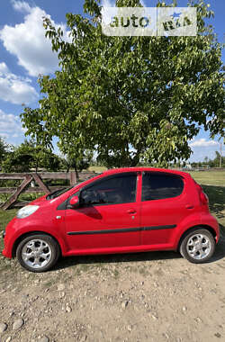 Хэтчбек Peugeot 107 2006 в Жовкве