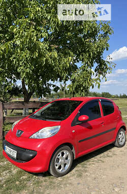 Хэтчбек Peugeot 107 2006 в Жовкве