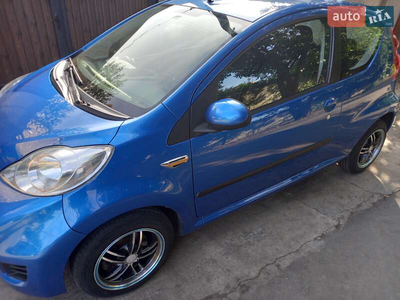 Хетчбек Peugeot 107 2011 в Одесі
