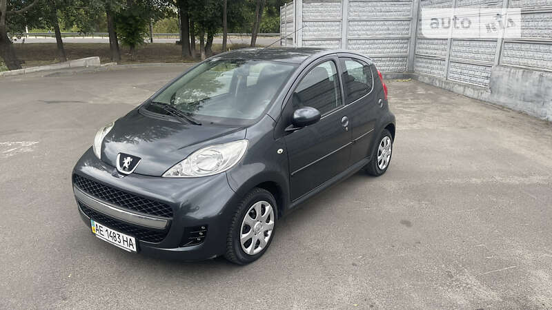 Хетчбек Peugeot 107 2012 в Дніпрі