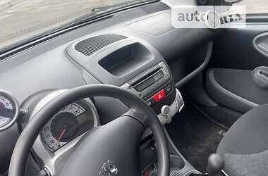 Хетчбек Peugeot 107 2012 в Дніпрі