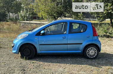 Хэтчбек Peugeot 107 2006 в Галиче