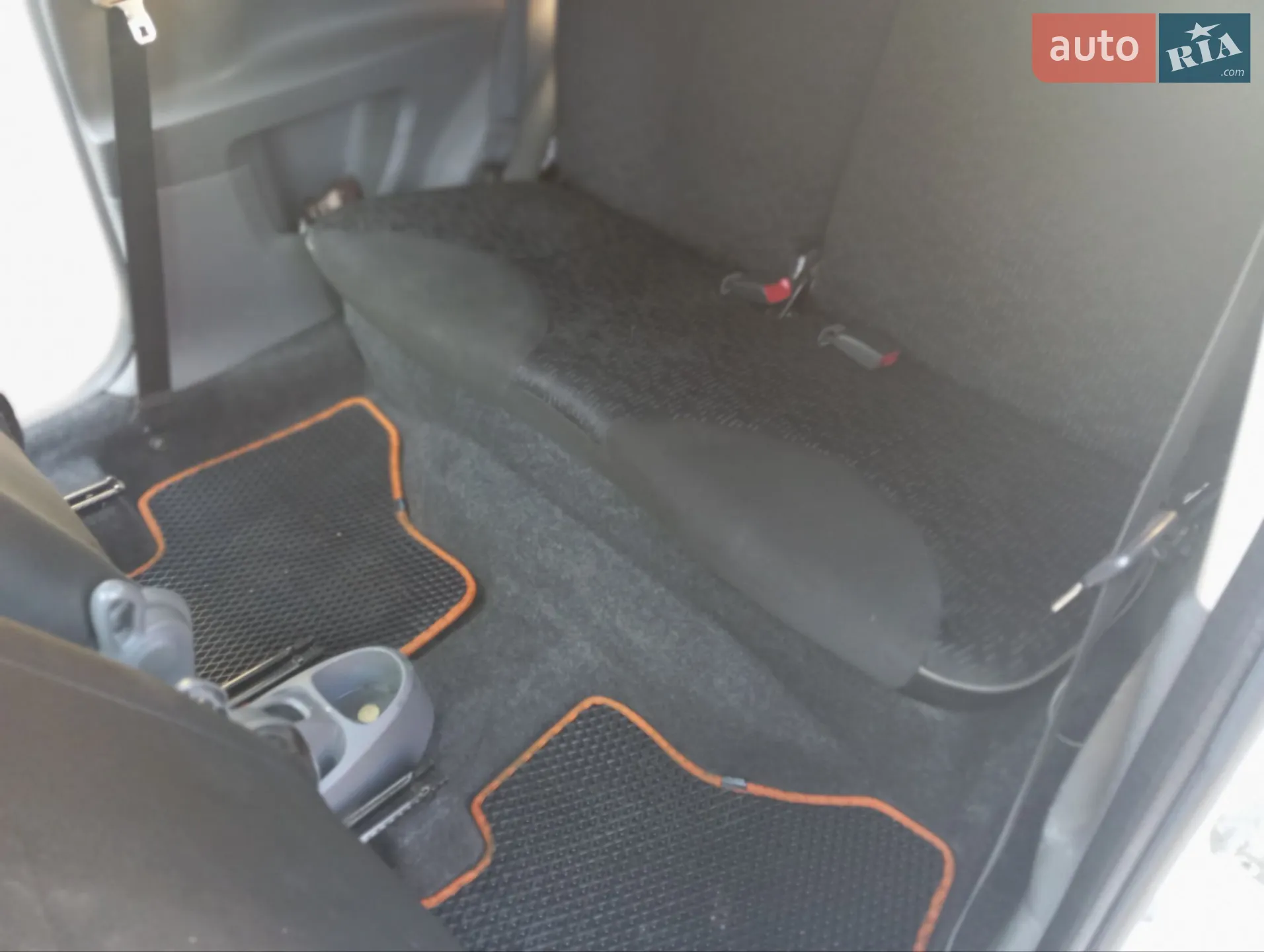 2010 Peugeot 107 - мініатюра 9