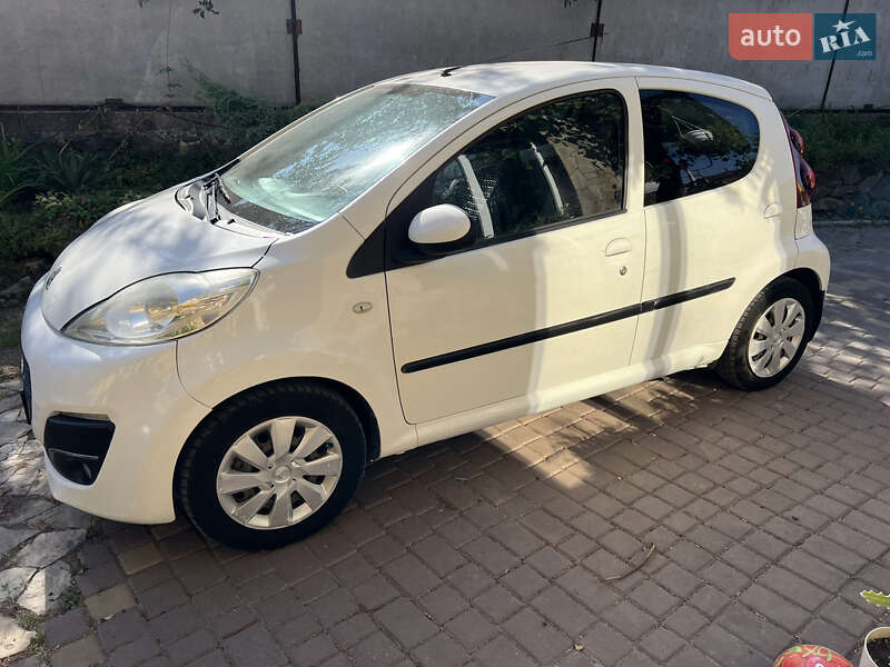 Хетчбек Peugeot 107 2014 в Старокостянтинові
