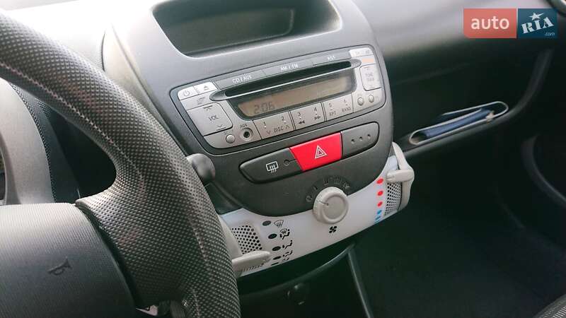 Хетчбек Peugeot 107 2012 в Івано-Франківську