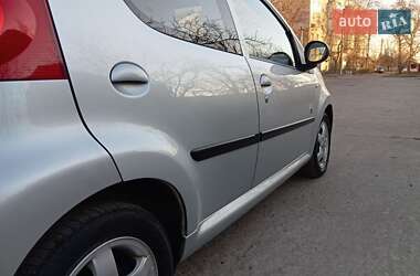 Хетчбек Peugeot 107 2011 в Нікополі