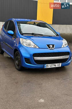 Хетчбек Peugeot 107 2011 в 